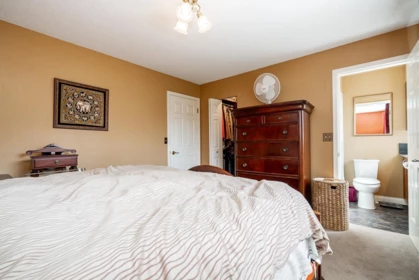 Powder Room Photo of 18320 59a Avenue, Surrey, BC