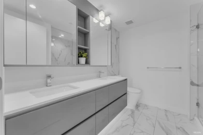 Guest Bathroom Photo of 507 2085 Skyline Court, Burnaby, BC