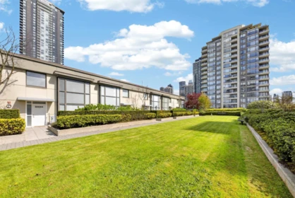 406 4118 Dawson Street, Burnaby, BC, Burnaby — Apartment/Condo for sale