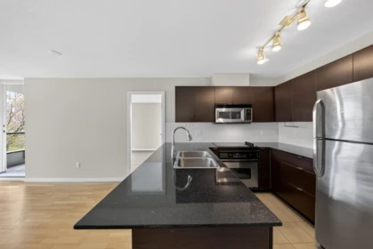 Guest Bathroom Photo of 406 4118 Dawson Street, Burnaby, BC