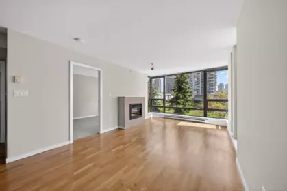 Mudroom Photo of 406 4118 Dawson Street, Burnaby, BC