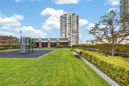 Primary Bedroom Photo of 406 4118 Dawson Street, Burnaby, BC