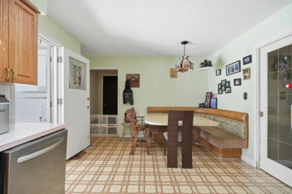 Kitchen Island Photo of 2574 Campbell Avenue, Abbotsford, BC