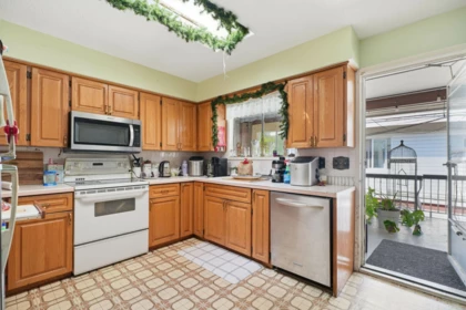 Kitchen Photo of 2574 Campbell Avenue, Abbotsford, BC