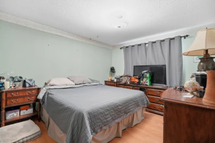 Primary Bedroom Photo of 2574 Campbell Avenue, Abbotsford, BC