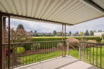 Kitchen Island Photo of 57 32718 Garibaldi Drive, Abbotsford, BC