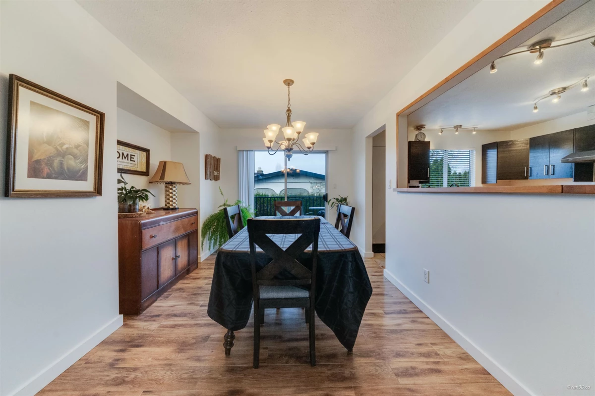 Dining Area Photo of 12515 227 Street, Maple Ridge, BC