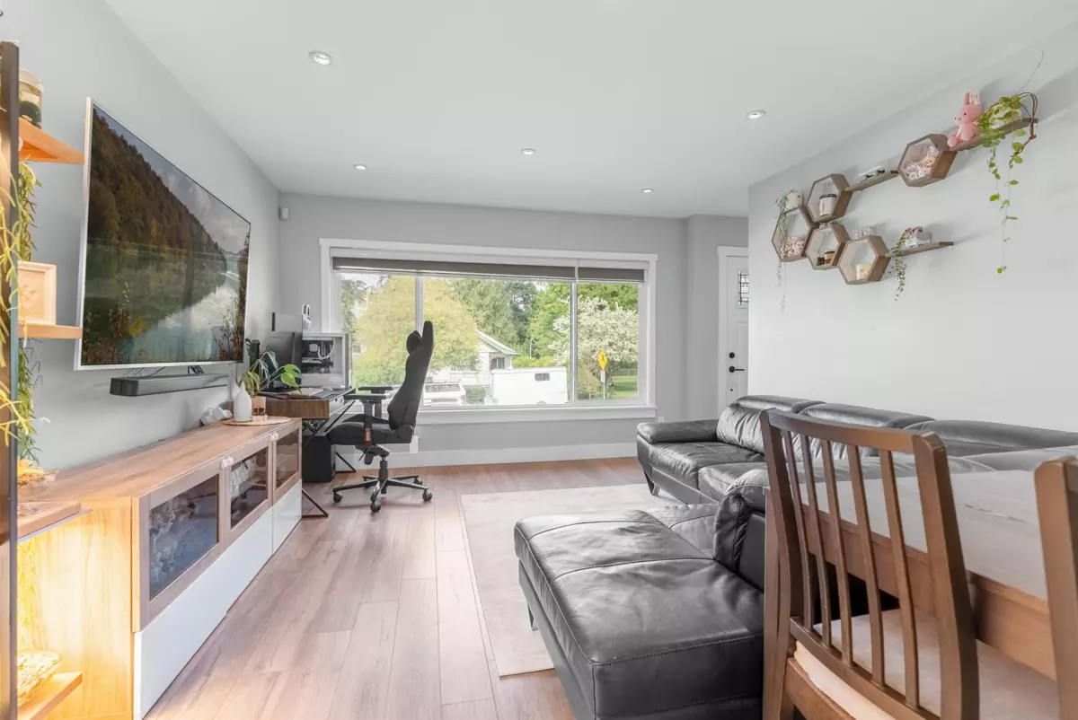 Living Room Photo of 2576 E 27th Avenue, Vancouver, BC