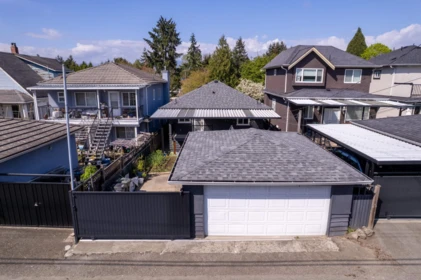 Front Yard Photo of 2576 E 27th Avenue, Vancouver, BC