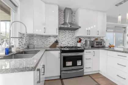 Kitchen Island Photo of 2576 E 27th Avenue, Vancouver, BC