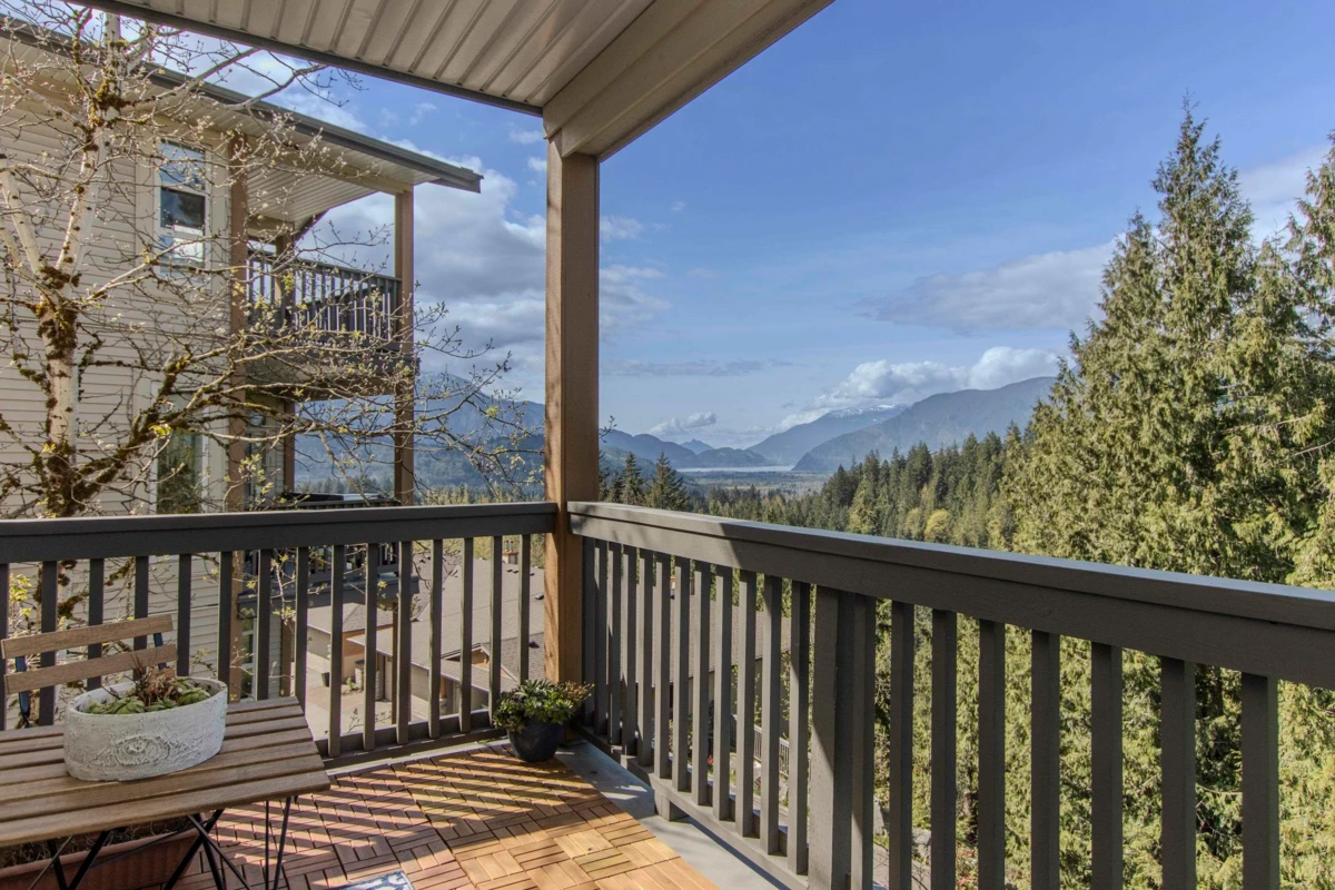 Dining Area Photo of 17 1026 Glacier View Drive, Squamish, BC