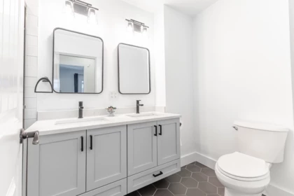 Primary Bathroom Photo of 1818 Chalmers Avenue, Port Coquitlam, BC