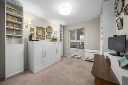 Entry Foyer Photo of 206 3172 Gladwin Road, Abbotsford, BC