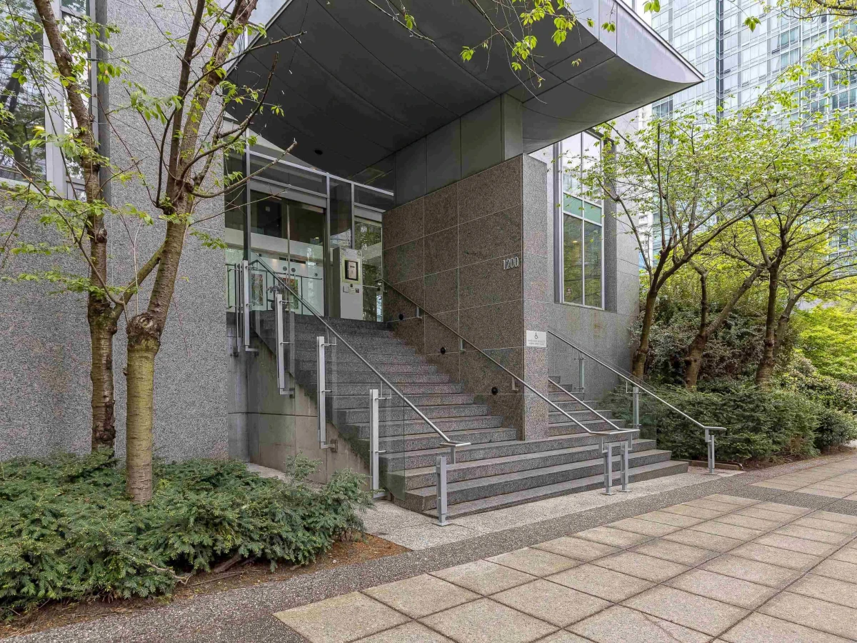 Dining Area Photo of 501 1200 W Georgia Street, Vancouver, BC