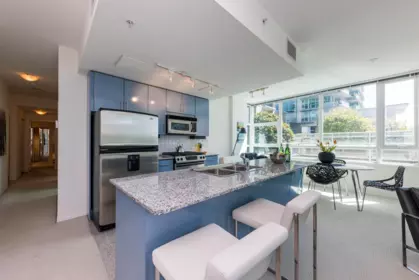 303 168 E Esplanade, North Vancouver, BC, North Vancouver — Apartment/Condo for sale