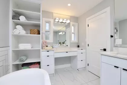 Guest Bathroom Photo of 24325 116 Avenue, Maple Ridge, BC