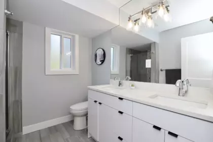 Hallway Photo of 24325 116 Avenue, Maple Ridge, BC