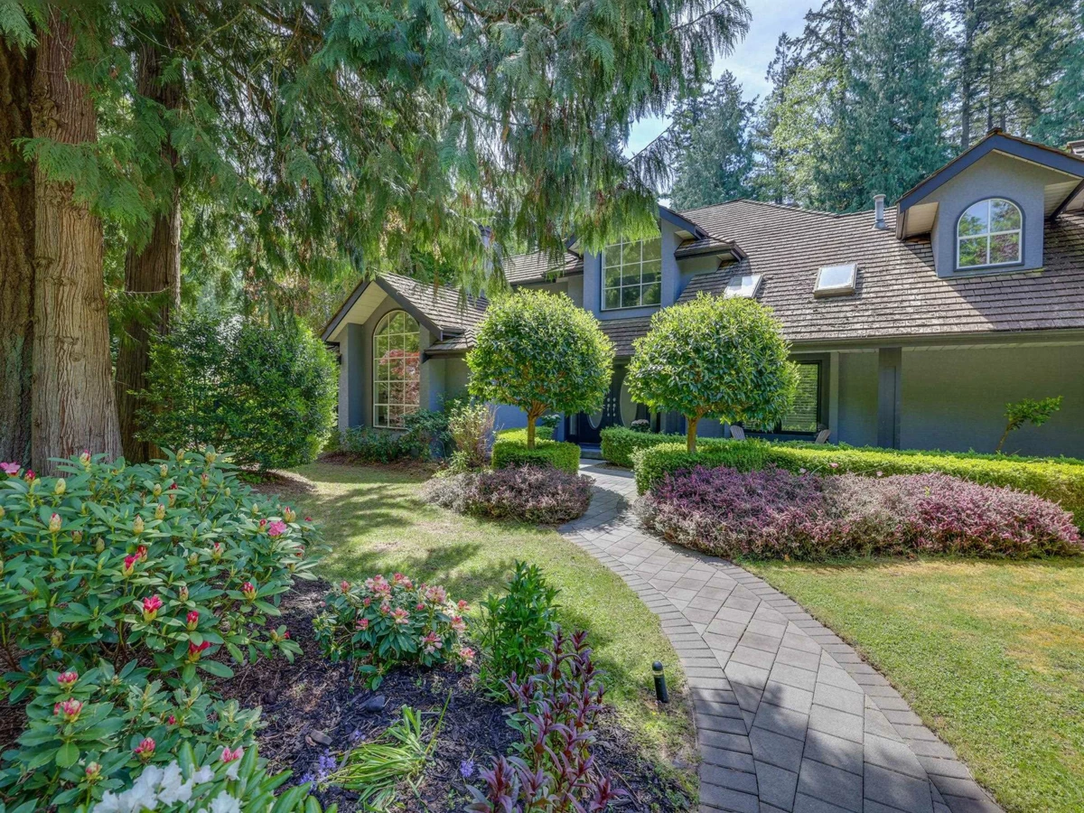 Family Room Photo of 13556 18 Avenue, Surrey, BC