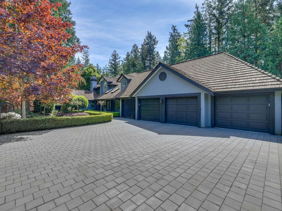 Living Room Photo of 13556 18 Avenue, Surrey, BC