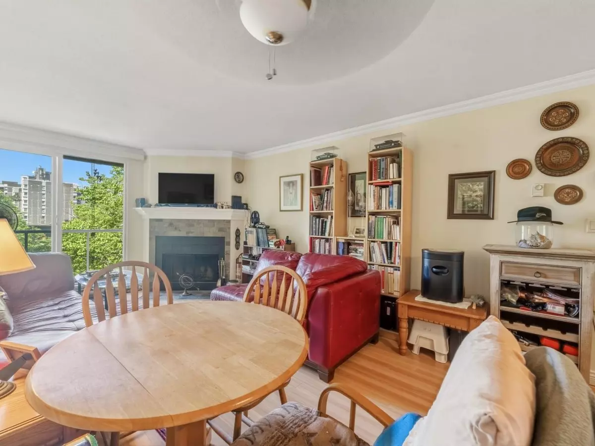 Dining Area Photo of 409 1550 Barclay Street, Vancouver, BC