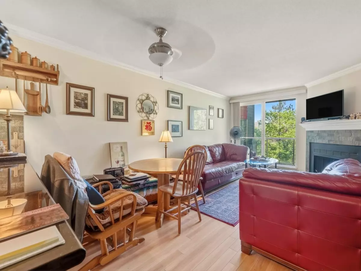 Family Room Photo of 409 1550 Barclay Street, Vancouver, BC