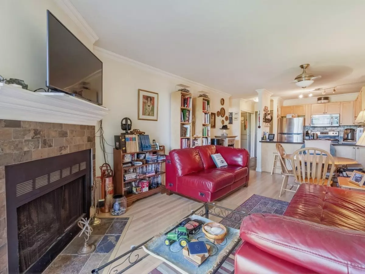 Living Room Photo of 409 1550 Barclay Street, Vancouver, BC