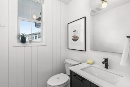 Guest Bathroom Photo of 34 2891 Montrose Avenue, Abbotsford, BC