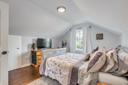 Primary Bedroom Photo of 1276 Douglas Road, Burnaby, BC