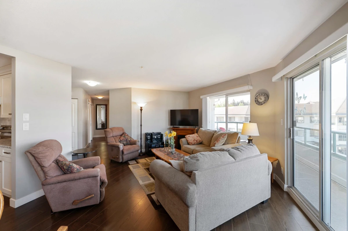 Dining Area Photo of 302 2451 Gladwin Road, Abbotsford, BC