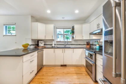 Kitchen Island Photo of 2 3939 Indian River Drive, North Vancouver, BC