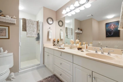 Guest Bathroom Photo of 39 730 Mccombs Drive, Harrison Hot Springs, BC