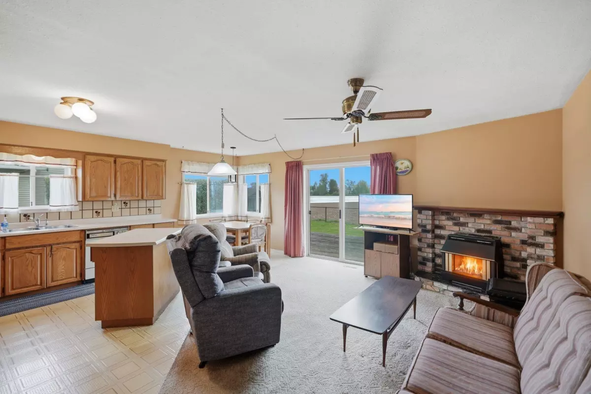 Dining Area Photo of 46337 Christina Drive, Chilliwack, BC