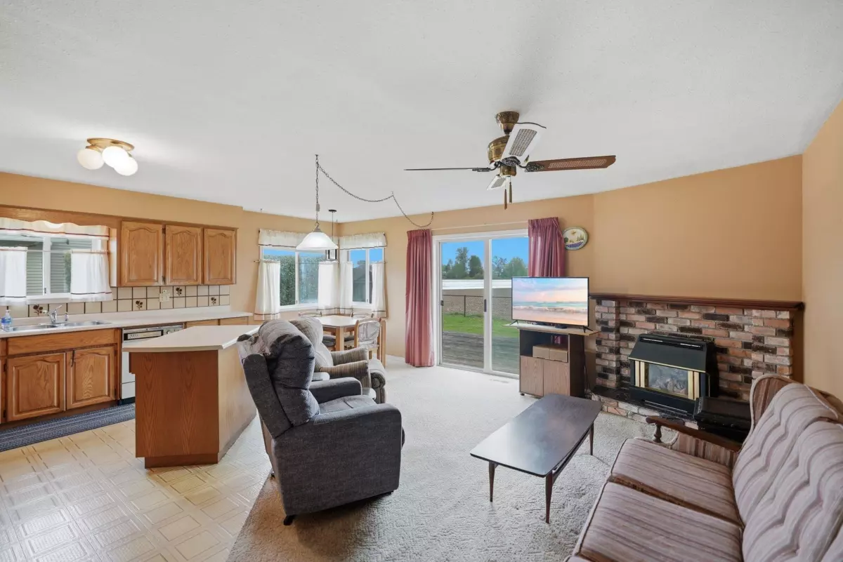 Family Room Photo of 46337 Christina Drive, Chilliwack, BC