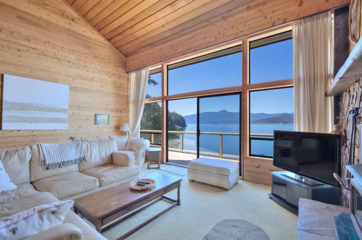 Dining Area Photo of 276 Smugglers Cove Road, Bowen Island, BC