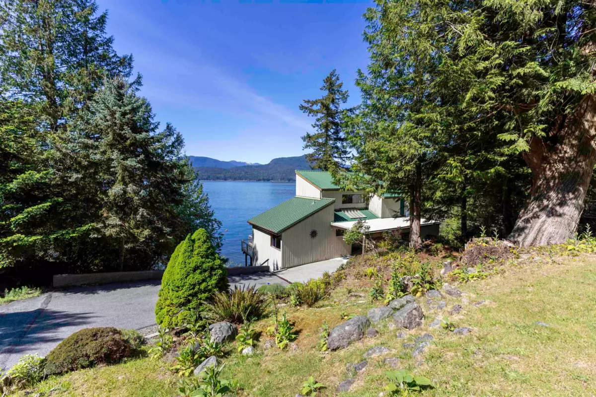 Living Room Photo of 276 Smugglers Cove Road, Bowen Island, BC