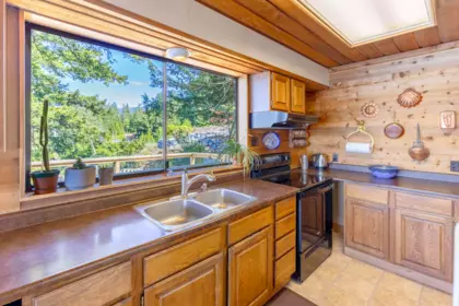 Office / Den Photo of 276 Smugglers Cove Road, Bowen Island, BC