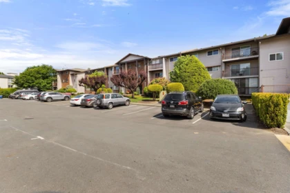 Front Yard Photo of 102 32910 Amicus Place, Abbotsford, BC