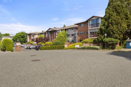 Swimming Pool Photo of 102 32910 Amicus Place, Abbotsford, BC