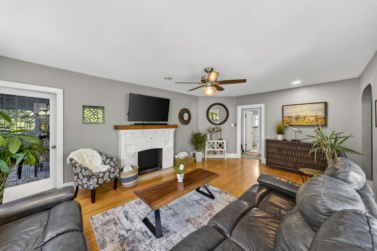 Living Room Photo of 834 Fourth Street, New Westminster, BC