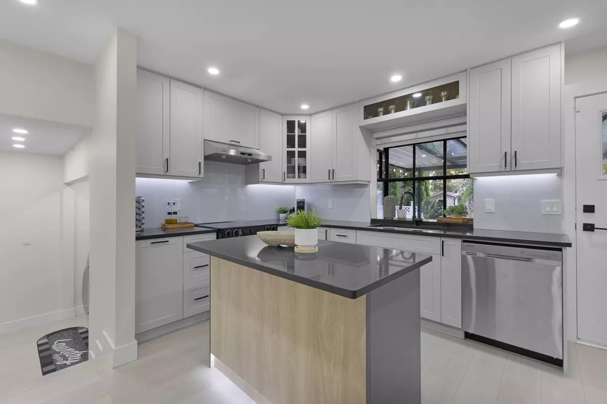 Dining Area Photo of 9763 155 Street, Surrey, BC