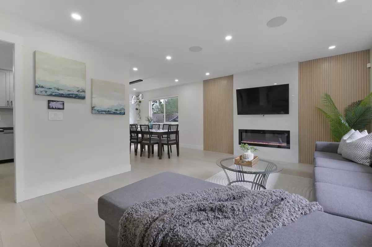 Family Room Photo of 9763 155 Street, Surrey, BC