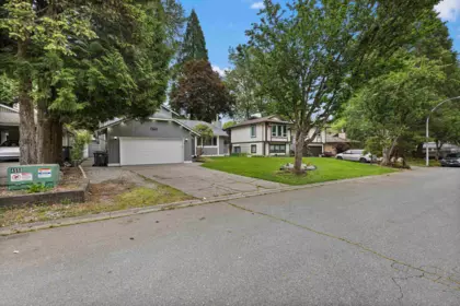 Garden / Landscaping Photo of 9763 155 Street, Surrey, BC