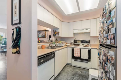106 5568 Barker Avenue, Burnaby, BC, Burnaby — Apartment/Condo for sale