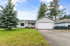 770 Olson Avenue, Hope, BC