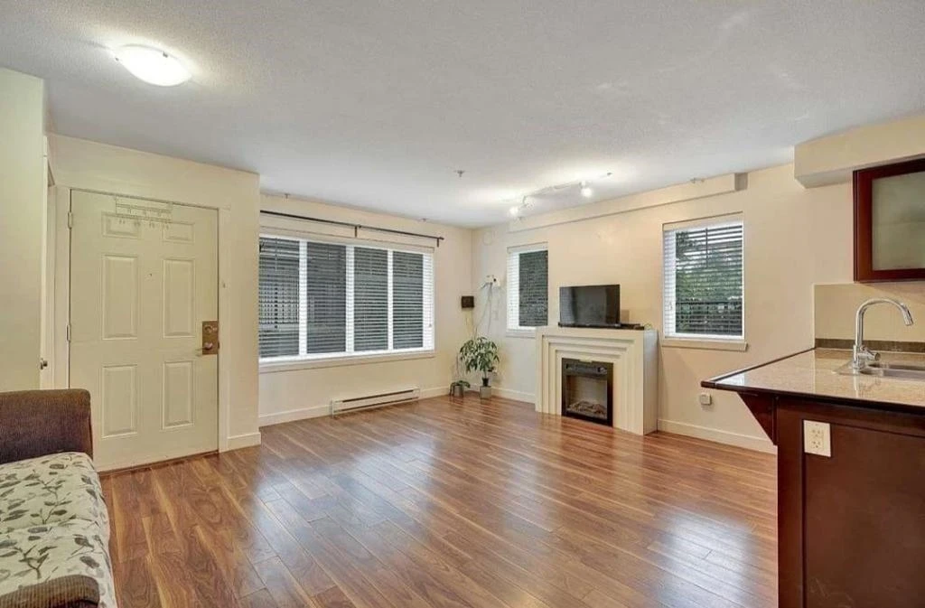 Dining Area Photo of 125 13958 108 Avenue, Surrey, BC