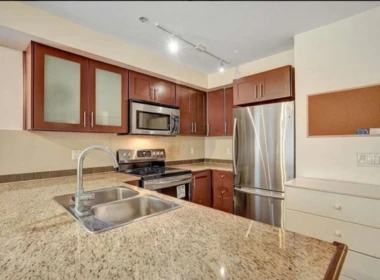 Kitchen Photo of 125 13958 108 Avenue, Surrey, BC