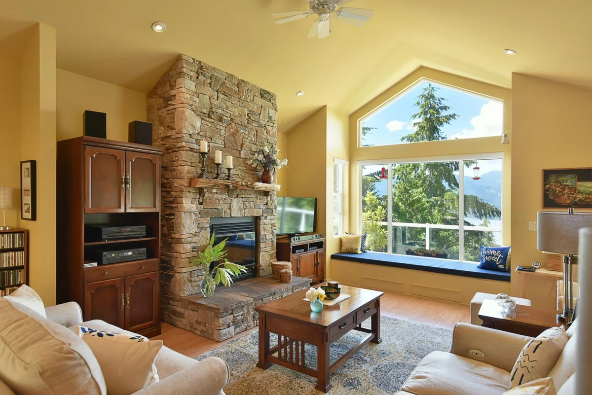 Living Room Photo of 5870 Skookumchuk Road, Sechelt, BC