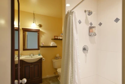 Hallway Photo of 5870 Skookumchuk Road, Sechelt, BC