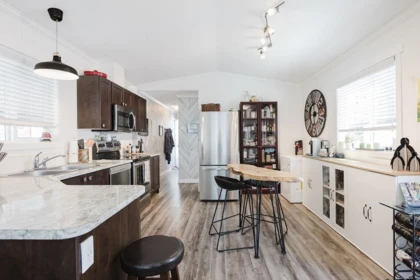 Kitchen Island Photo of 13 4496 Sunshine Coast Highway, Sechelt, BC