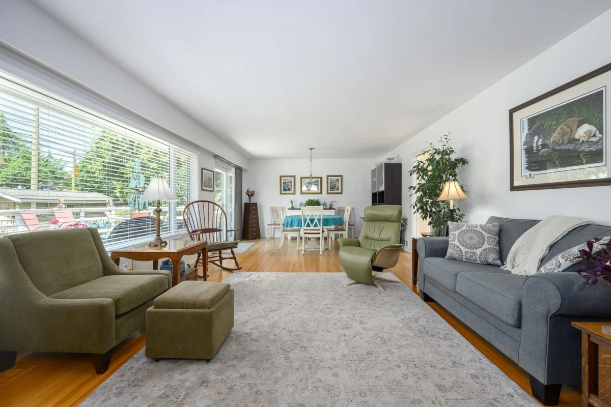 Dining Area Photo of 957 56a Street, Delta, BC